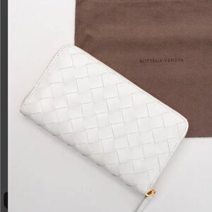 BOTTEGA VENETA Intrecciato Leather Clutch Wallet Card Pockets Zipped